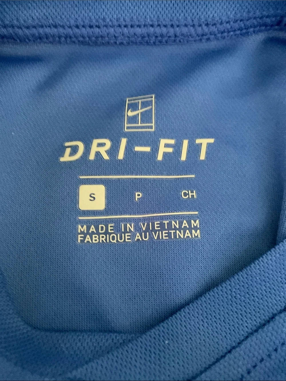NIKE - TEE - Dri-Fit - Blue/White Nike Logo  &  Sleeve Boy’s Size S -Short Sleev